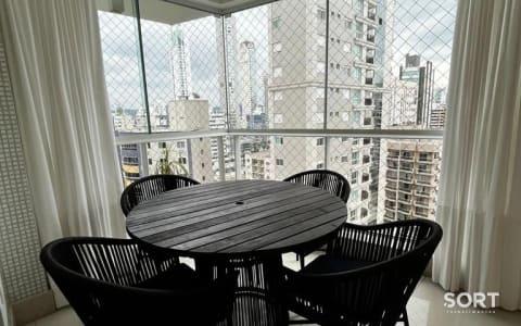 Vista Living Apartamento no Edifício Garden Plaza Vista Living Apartamento no Edifício Garden Plaza