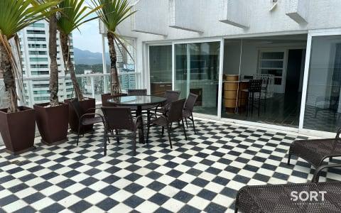 Living Cobertura Duplex Frente Mar no Edifício Theiss Heim Living Cobertura Duplex Frente Mar no Edifício Theiss Heim