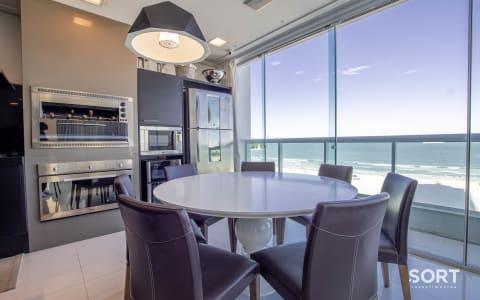 Living Apartamento Diferenciado Frente Mar no Edifício Metropolis Living Apartamento Diferenciado Frente Mar no Edifício Metropolis