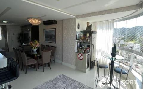 Amplo Apartamento no Edifício Costa Arvoredo Amplo Apartamento no Edifício Costa Arvoredo