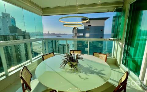 Mesa Jantar Apartamento Vista Mar no Edifício Luar Biasa Mesa Jantar Apartamento Vista Mar no Edifício Luar Biasa