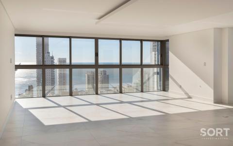 Apartamento à venda no Ed. Ocean Breeze com 167 m² no Centro de Balneário Camboriú Apartamento à venda no Ed. Ocean Breeze com 167 m² no Centro de Balneário Camboriú
