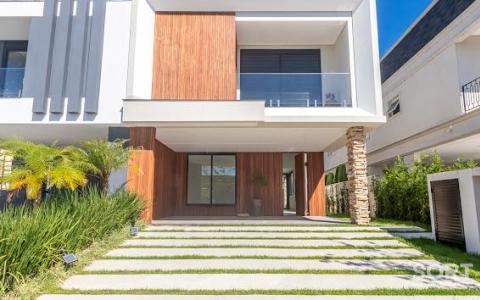 Casa no Condomínio Reserva com 3 Suítes, 4 vagas de garagem, piscina em Balneário Camboriú Casa no Condomínio Reserva com 3 Suítes, 4 vagas de garagem, piscina em Balneário Camboriú