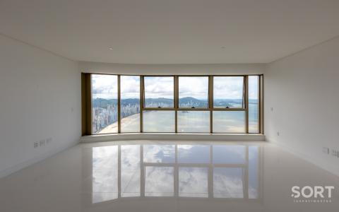 Apartamento no Edifício Yachthouse andar alto em Balneário Camboriú Apartamento no Edifício Yachthouse andar alto em Balneário Camboriú