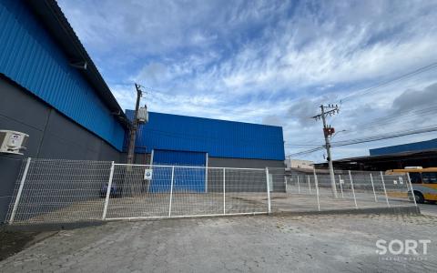 Galpão para locação com 750m² em Itaipava Galpão para locação com 750m² em Itaipava