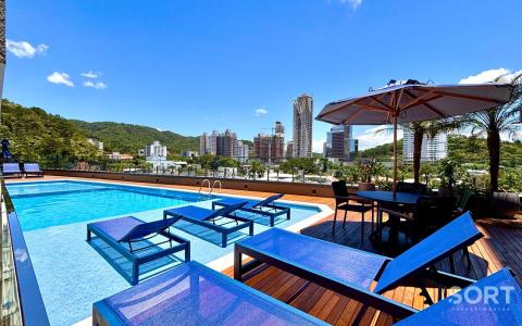 Piscina Apartamento à Venda no Edifício Portal da Brava na Torre Amores Piscina Apartamento à Venda no Edifício Portal da Brava na Torre Amores