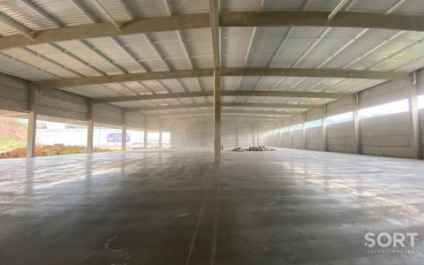 Galpão Logístico á venda de 5.200 m² Galpão Logístico á venda de 5.200 m²