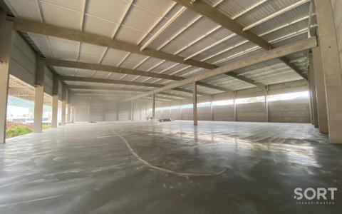 Galpão Logístico á venda de 5.200 m² Galpão Logístico á venda de 5.200 m²